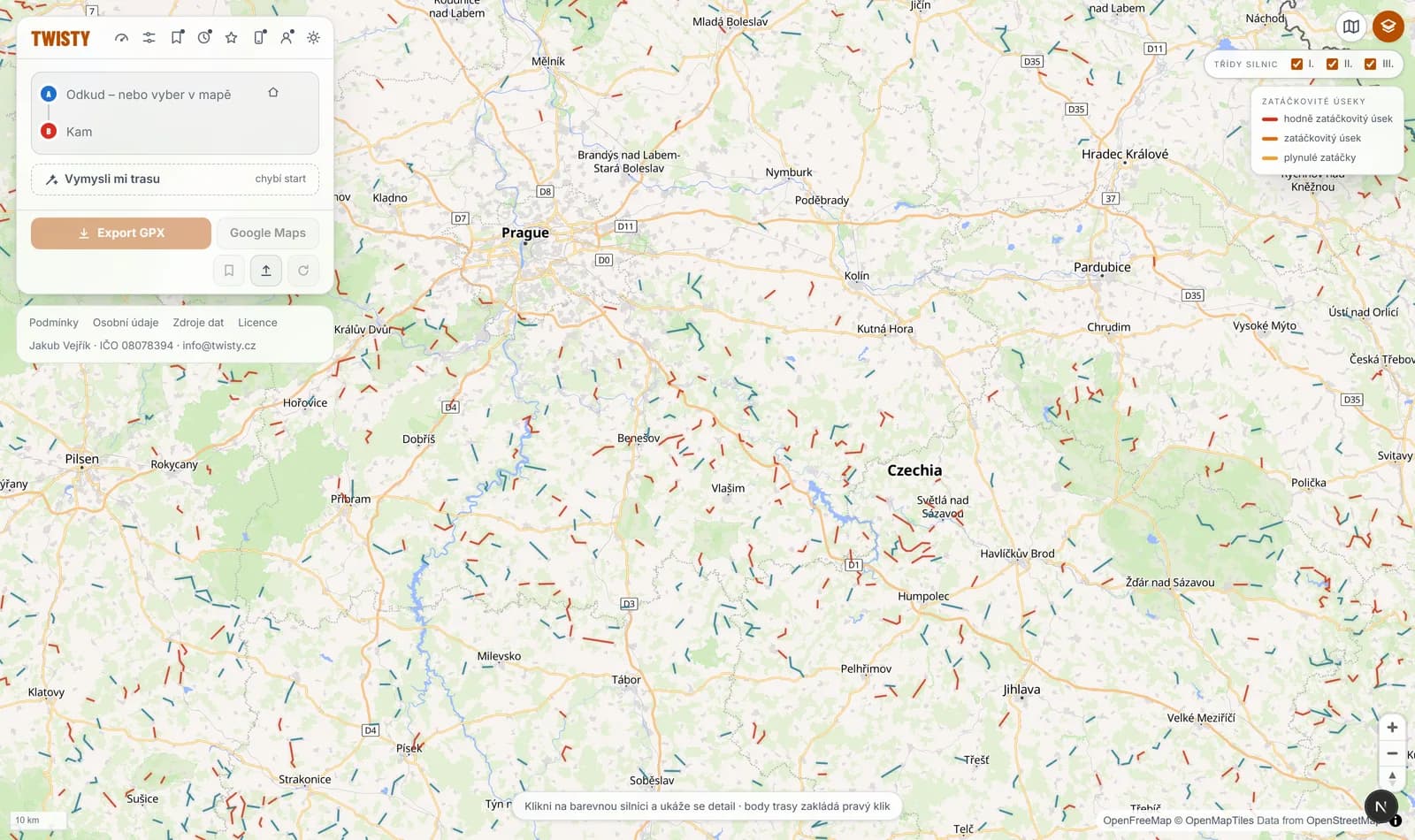 Mapa Čech a Vysočiny s vrstvou zatáček: stovky krátkých červených a petrolejových úseků rozesetých mimo dálnice, nahoře zaškrtnuté třídy silnic I, II a III.